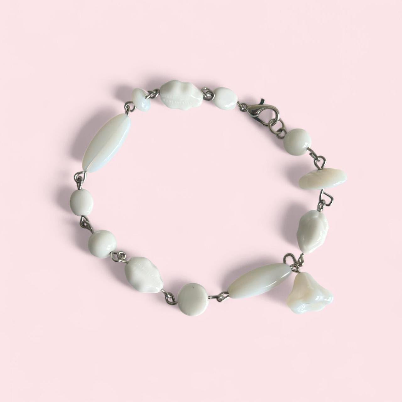 White glass bead bracelet  image 0