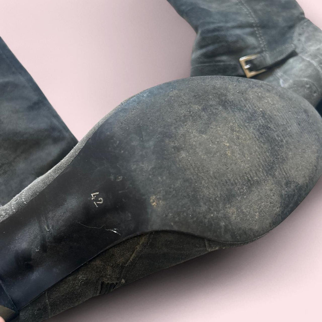 Grey suede boots  image 2